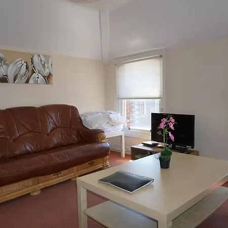 Апартаменты Crompton Hall