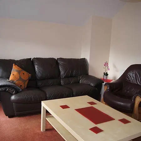 Апартаменты Crompton Hall *