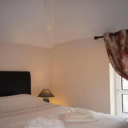 Crompton Hall * Дублин