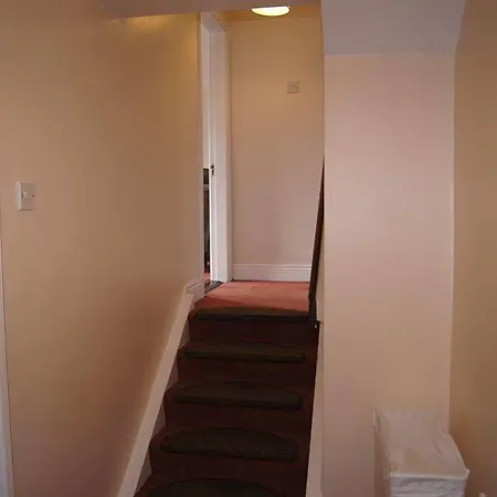 Crompton Hall Апартаменты *